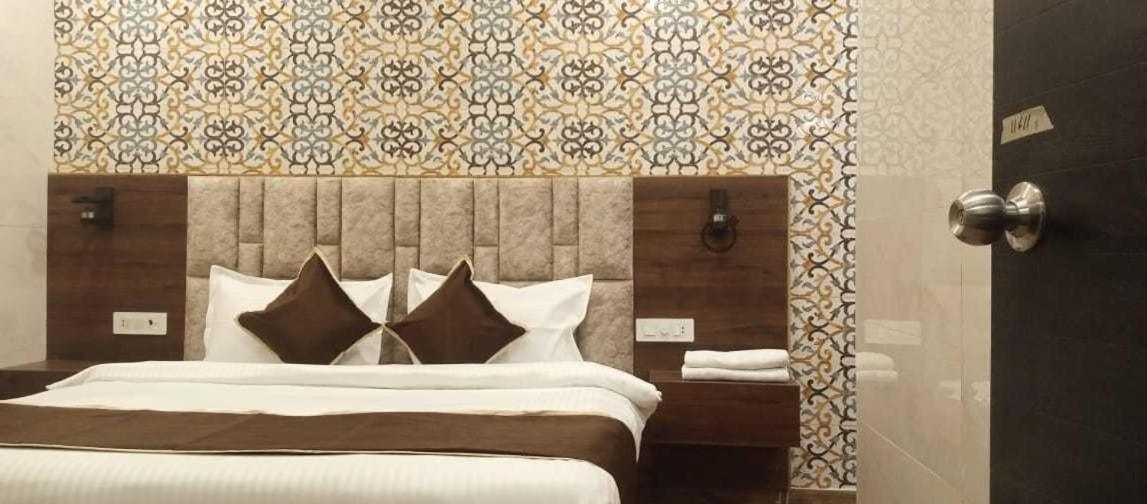 Oyo Mmc Hotel And Restaurant Meerut Bagian luar foto