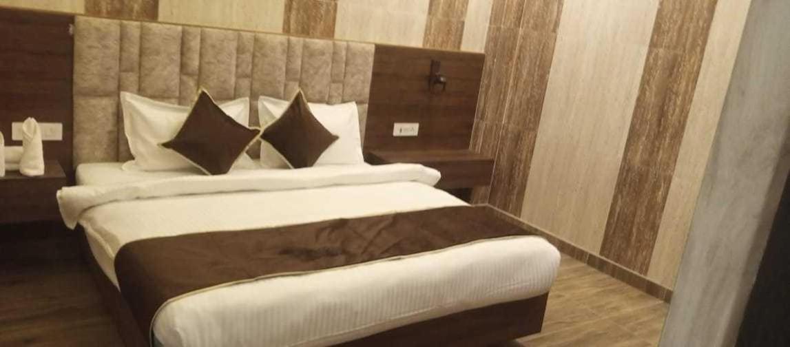 Oyo Mmc Hotel And Restaurant Meerut Bagian luar foto