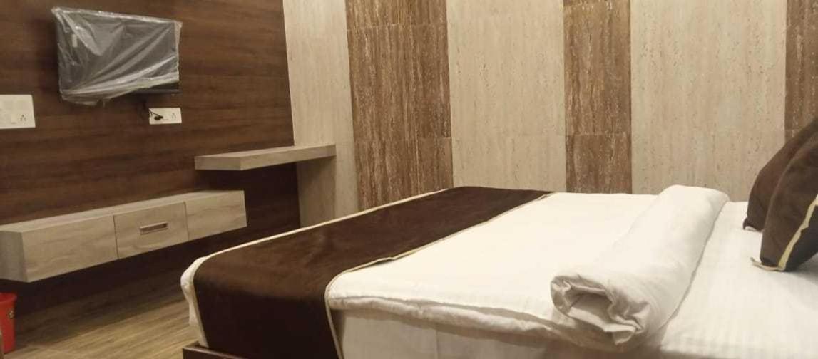 Oyo Mmc Hotel And Restaurant Meerut Bagian luar foto